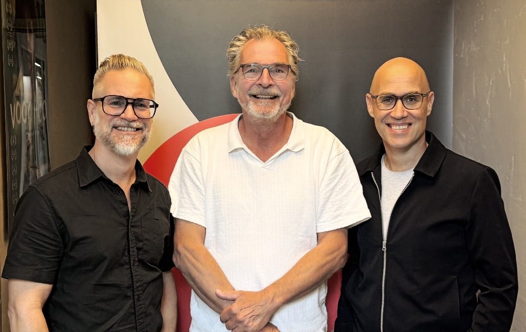 Drie mensen van De Boardroom bij de aankondiging van het founding partnership